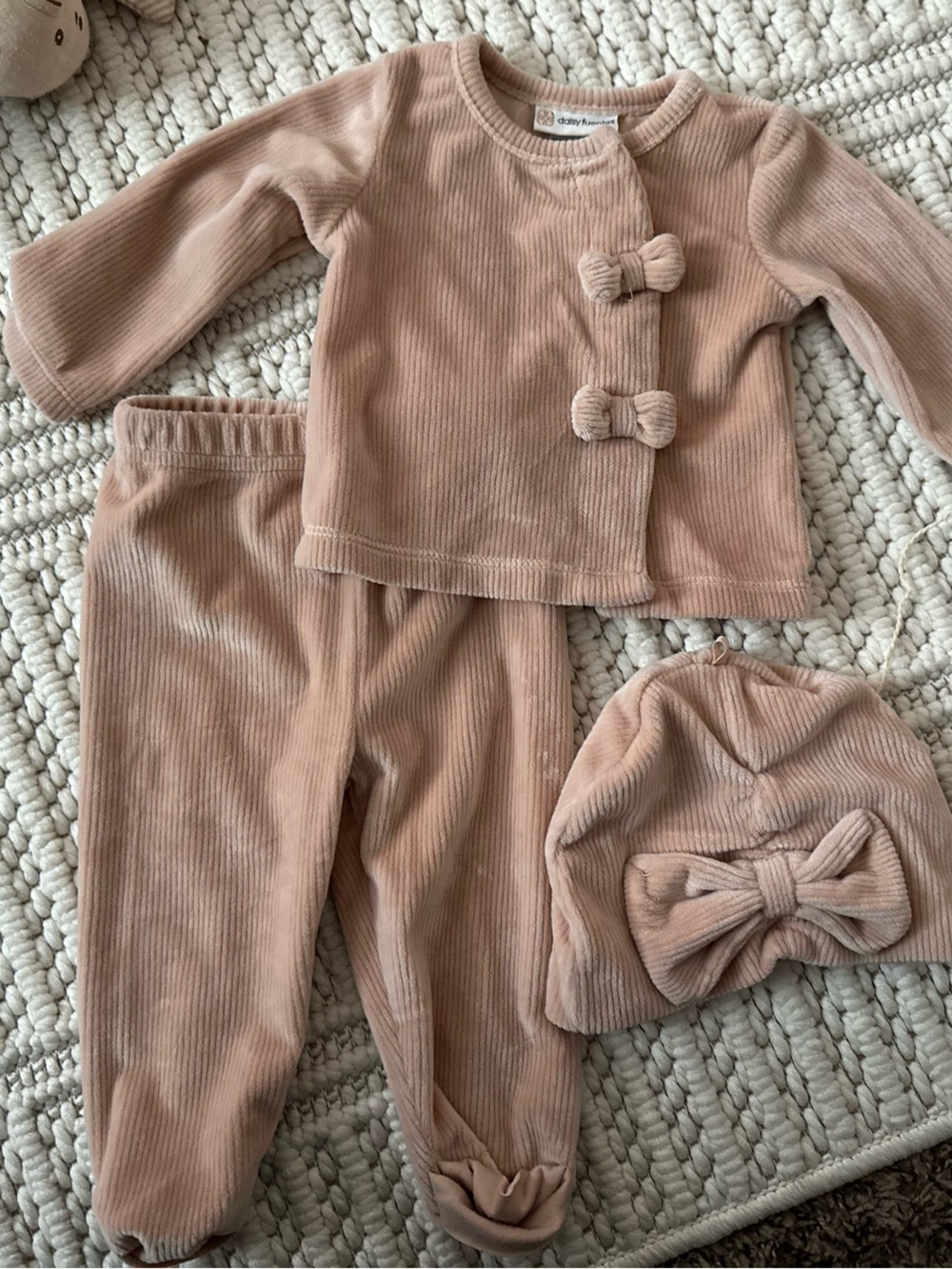 Daisy Fuentes Soft Blush Ribbed Baby Set